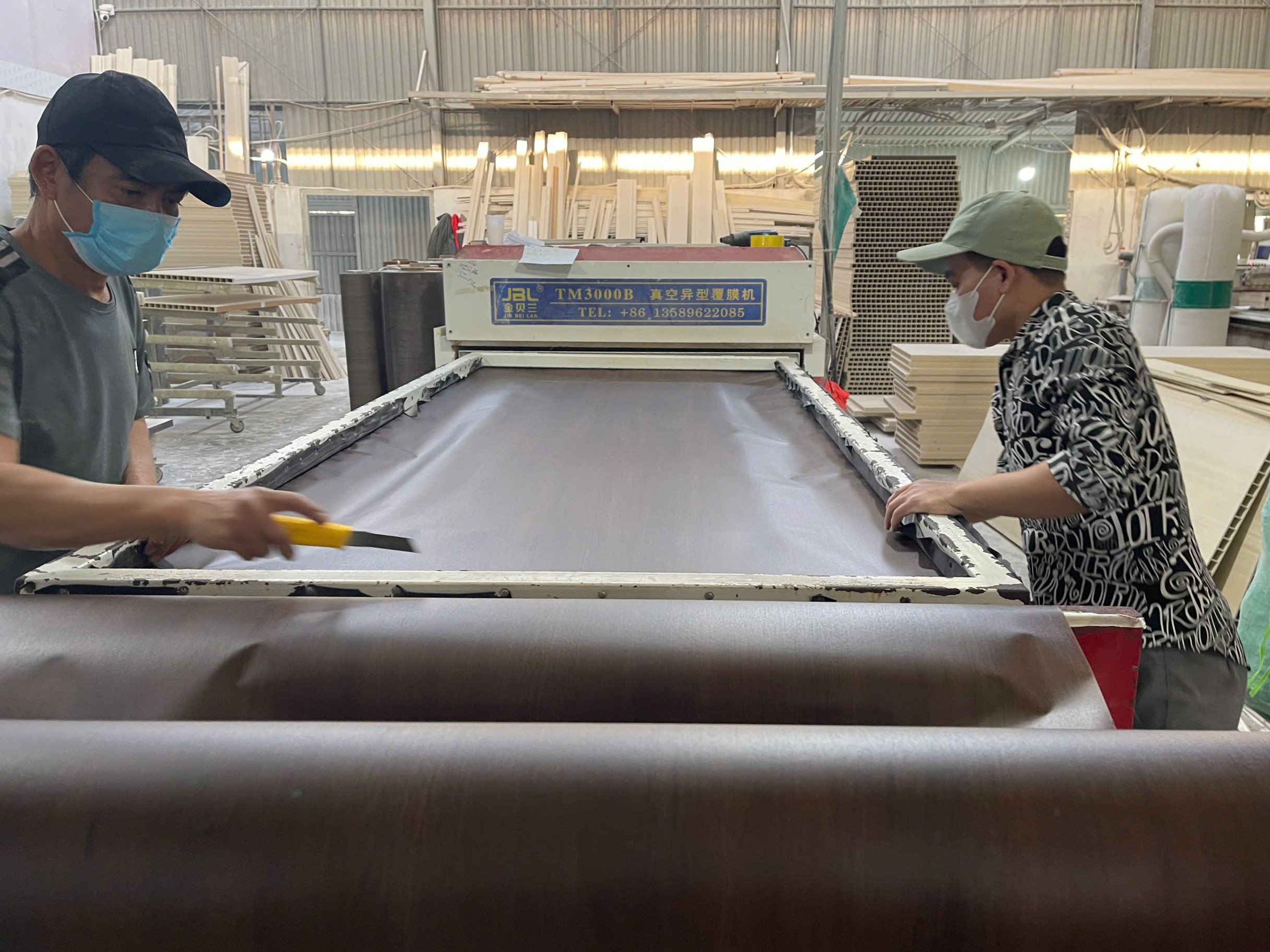 QUY TRÌNH SẢN XUẤT CỬA NHỰA GỖ COMPOSITE TẠI NHÀ VIỆT PMC